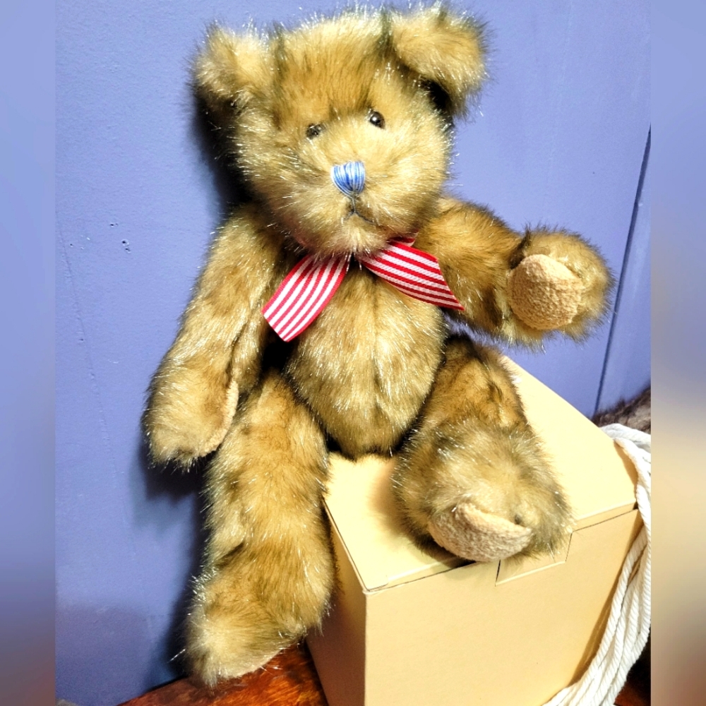 Vintage teddy bear from CherryDale farms, PA like new condition